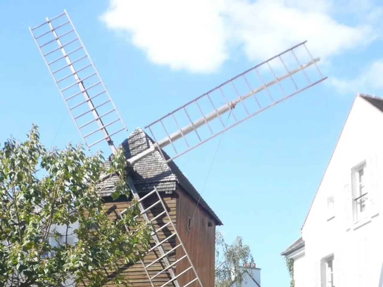 Windmill on farmland disputed: Hoferbe's windmill-field contested by Mherben