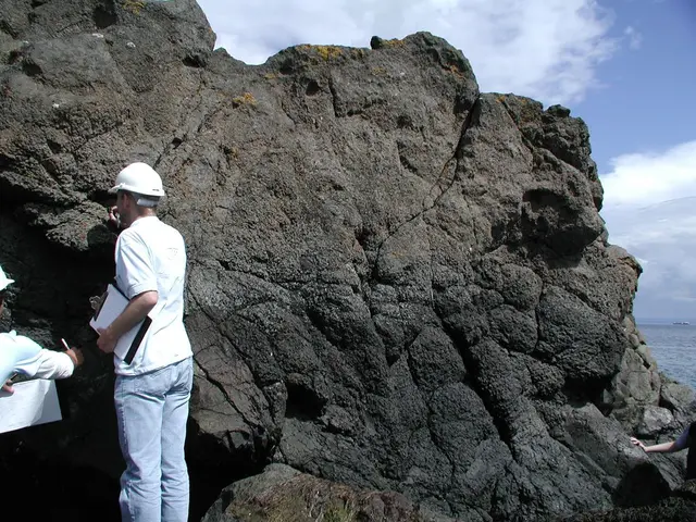 Compete between top-tier handheld VHF marine radios: Standard Horizon HX890 versus Icom IC-M94D