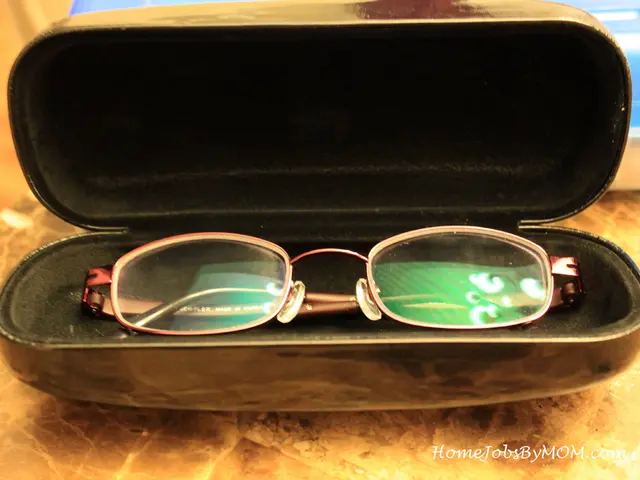 Users are expressing a desire for Virtual Reality headsets to resemble smart glasses more closely....