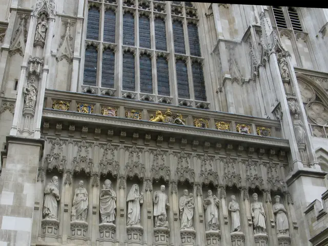 Architects harness 3D printing technology to fabricate robust glass blocks for construction...