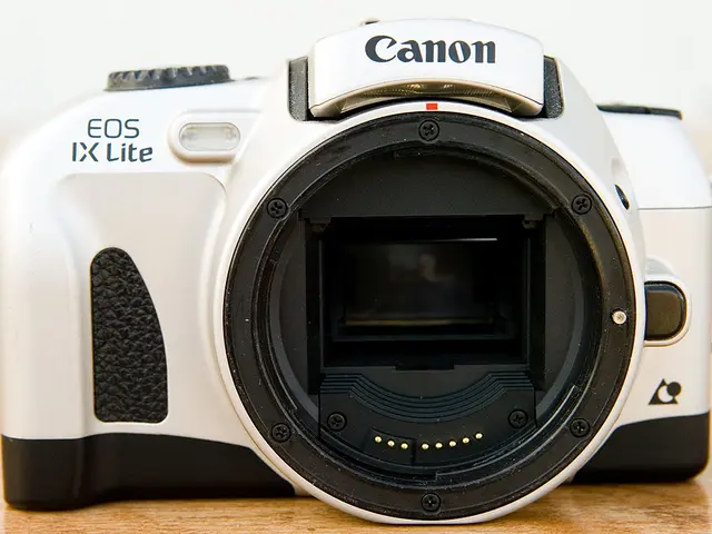 Superior Canon camera, deemed a 'masterpiece', available with a lens at an enticing discount