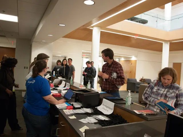 LG Unveils Two Diverse Prototypes for Color Digital Paper