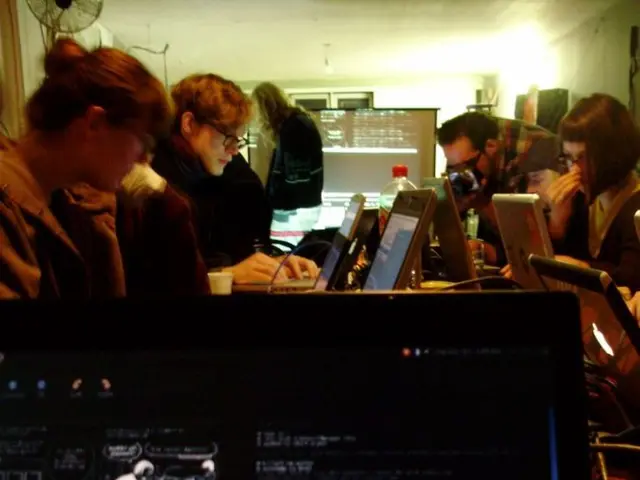 Exploring Razer's new Blade 18: Examining heat and noise levels - Is Razer's RTX 5090 gaming laptop...